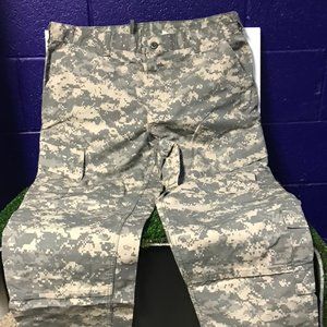 New style camo pants - never worn -